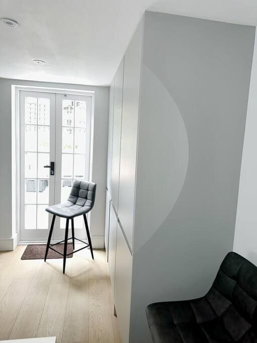 Londwell, Luxe And Leaves, Chelsea Flat With Private Garden Leilighet London Eksteriør bilde