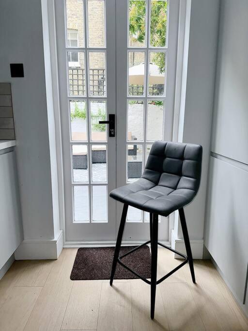 Londwell, Luxe And Leaves, Chelsea Flat With Private Garden Leilighet London Eksteriør bilde